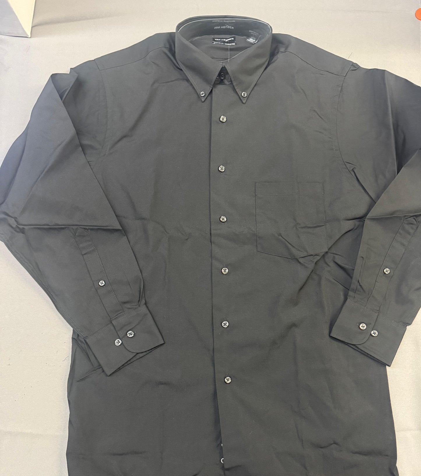 V0113 Van Heusen Men's Long-Sleeve Silky Poplin Shirt