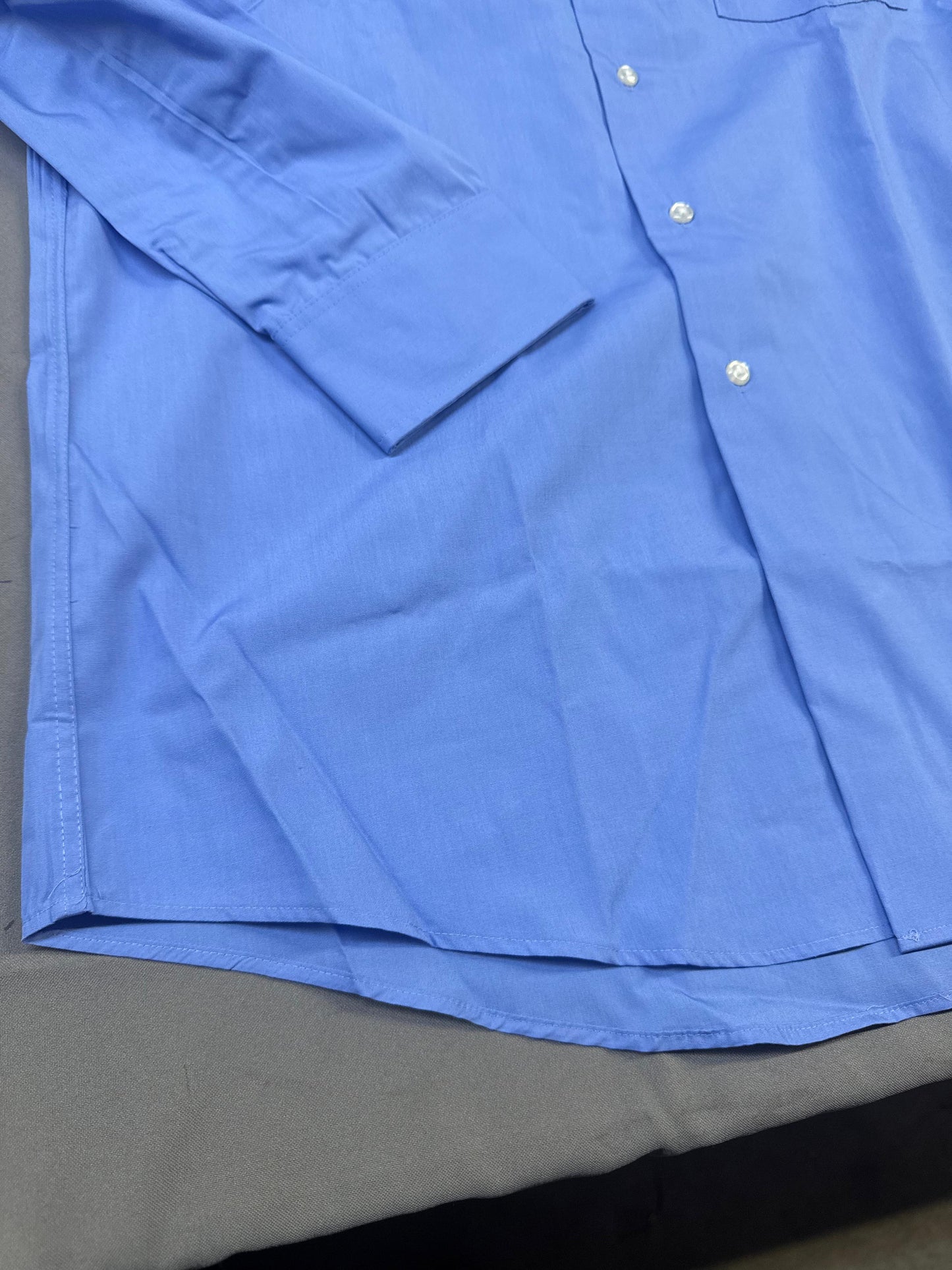 V0113 Van Heusen Men's Long-Sleeve Silky Poplin Shirt