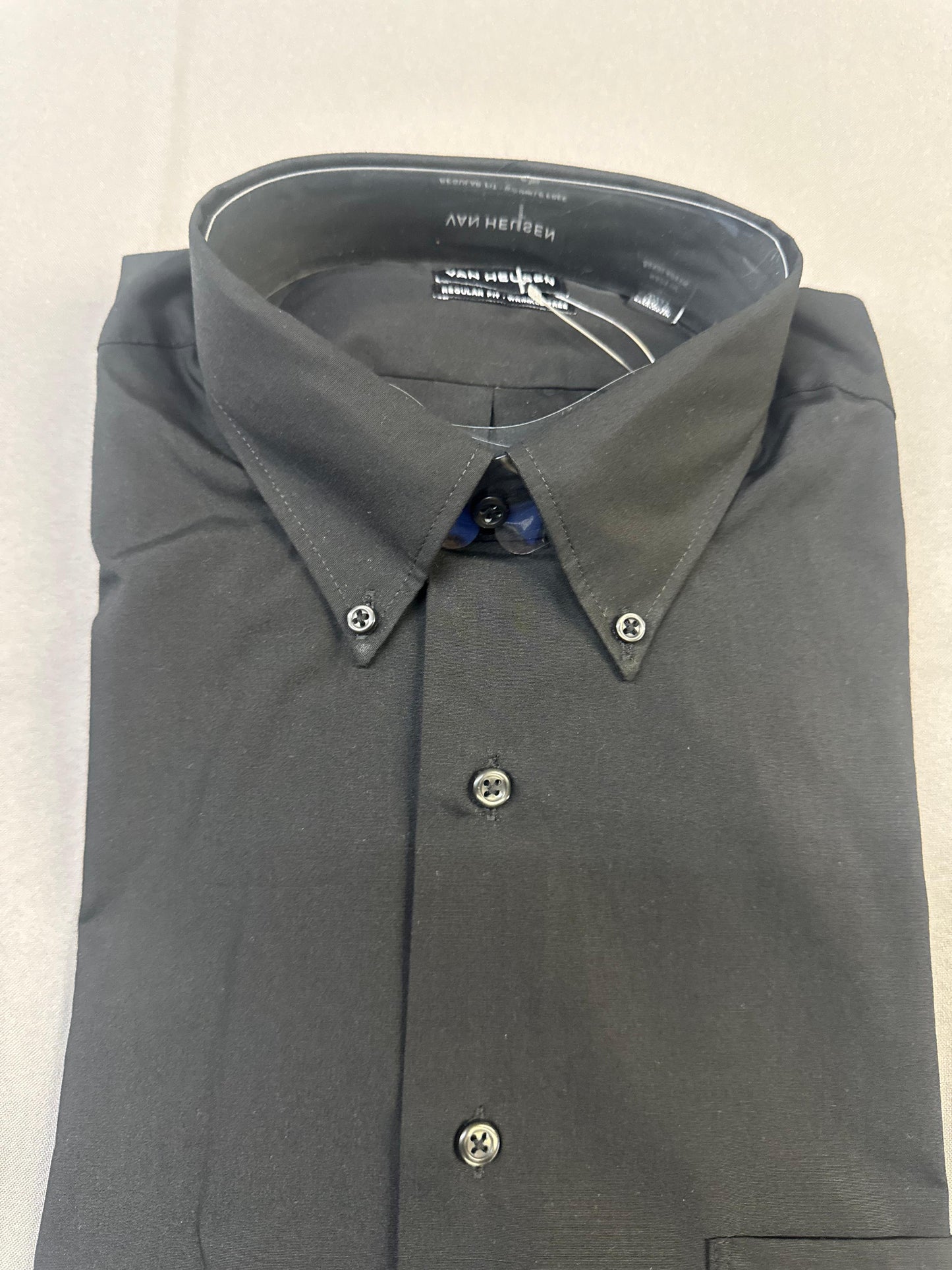 V0113 Van Heusen Men's Long-Sleeve Silky Poplin Shirt