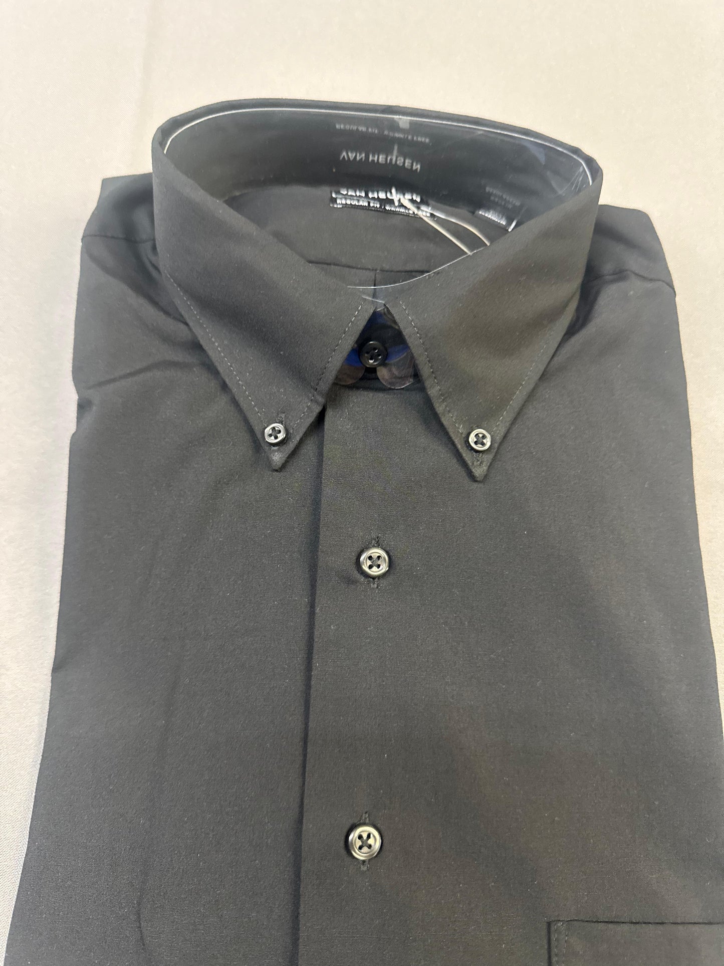 V0113 Van Heusen Men's Long-Sleeve Silky Poplin Shirt