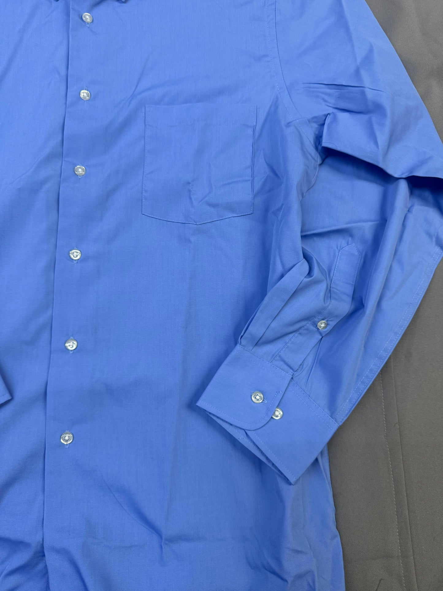 V0113 Van Heusen Men's Long-Sleeve Silky Poplin Shirt