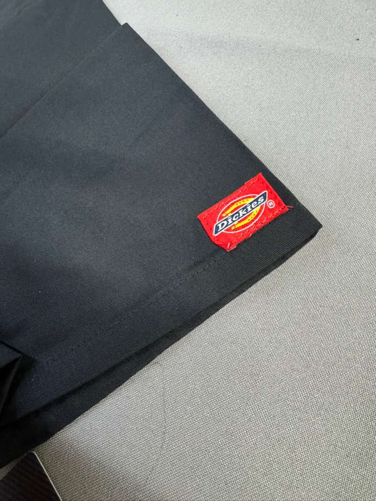 Dickies EDS Signature Scrubs Unisex One Pocket V-Neck Top in Soft Brushed Poplin